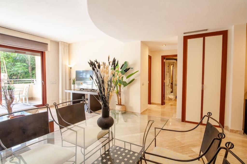 Frontline 2 Bed Apartment, San Pedro De Alcantara * Marbella
